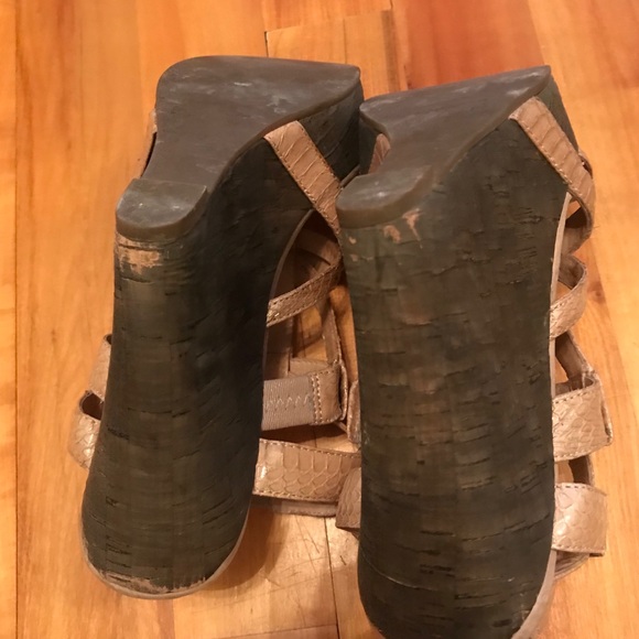 Modern Vintage Wedges 7 - Picture 3 of 4